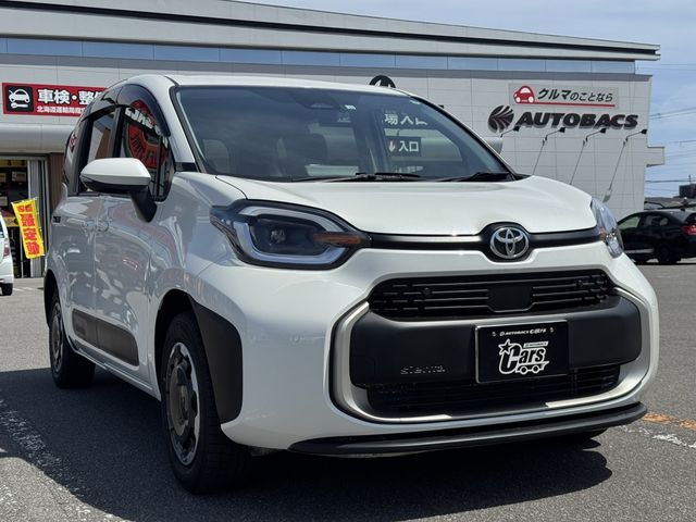 TOYOTA SIENTA HYBRID 2022