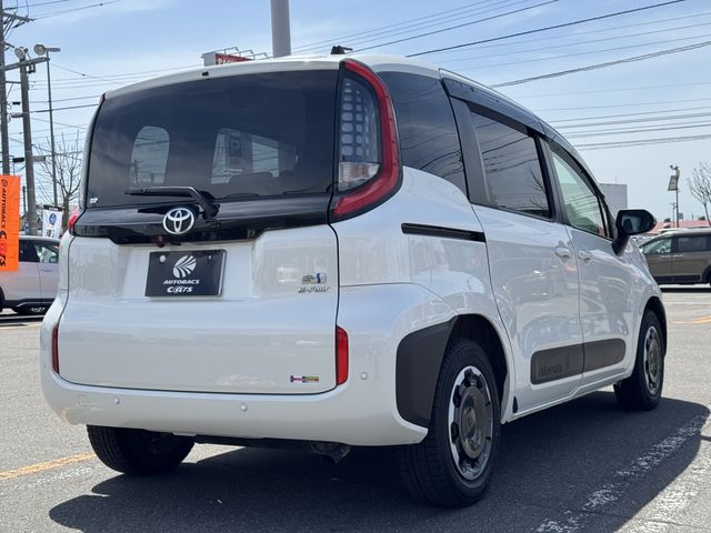 TOYOTA SIENTA HYBRID 2022