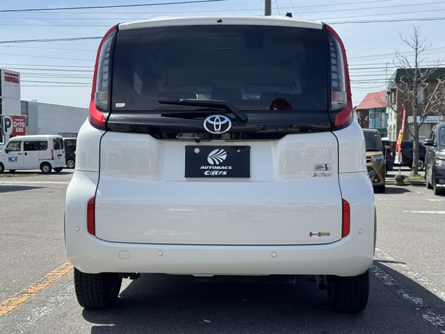 TOYOTA SIENTA HYBRID 2022