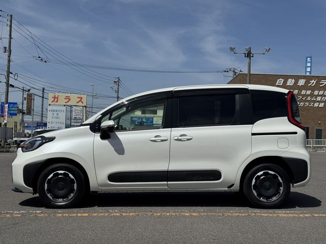 TOYOTA SIENTA HYBRID 2022