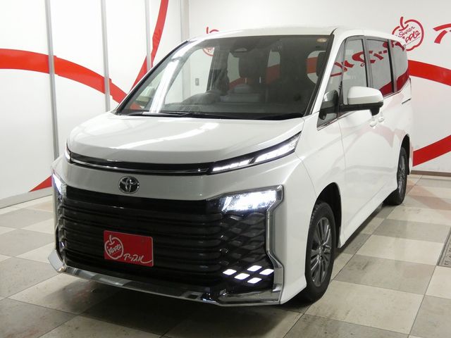 TOYOTA VOXY 4WD 2022