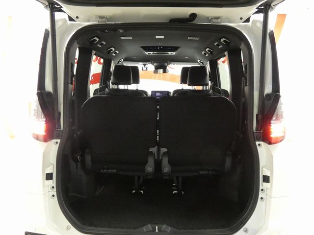 TOYOTA VOXY 4WD 2022