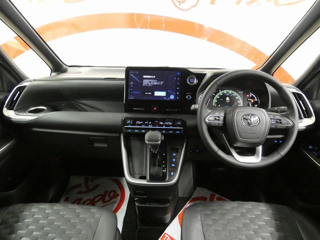 TOYOTA VOXY 4WD 2022