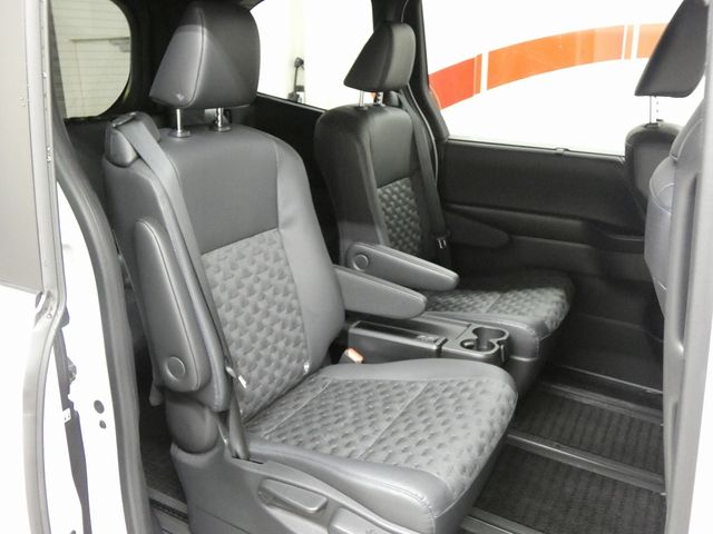 TOYOTA VOXY 4WD 2022