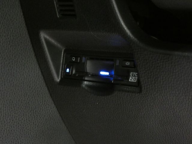 TOYOTA VOXY 4WD 2022