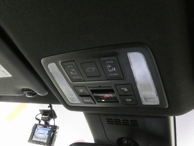 TOYOTA VOXY 4WD 2022