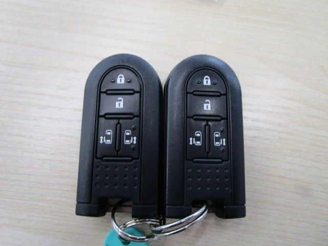 TOYOTA ROOMY 4WD 2017