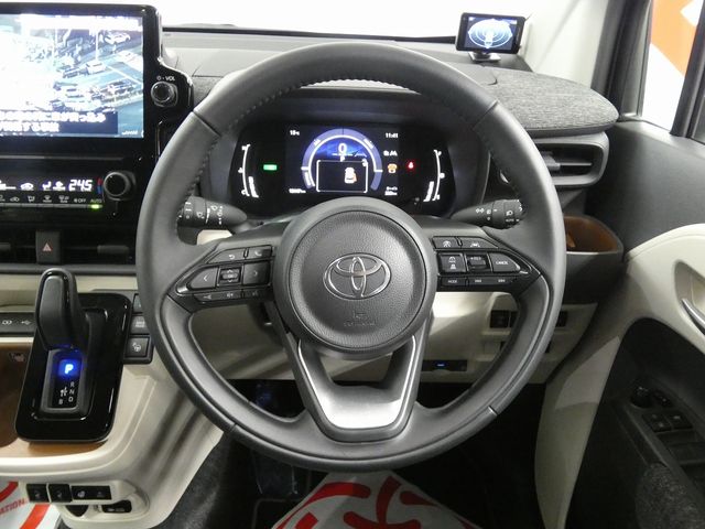 TOYOTA SIENTA HYBRID 2022