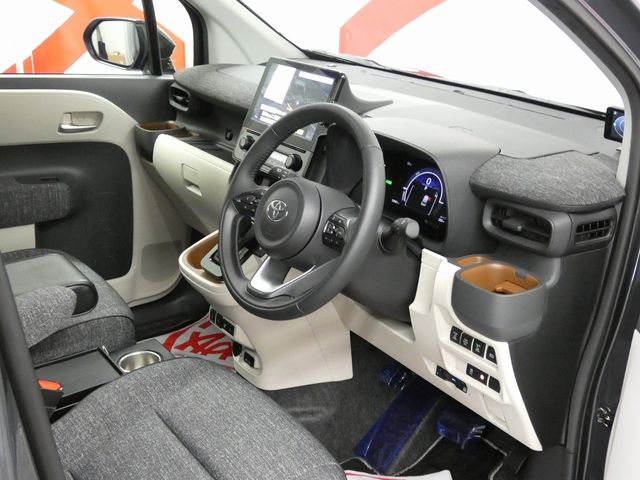 TOYOTA SIENTA HYBRID 2022