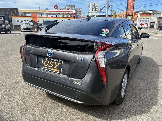 TOYOTA PRIUS 2018