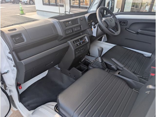 DAIHATSU HIJET truck 4WD 2025