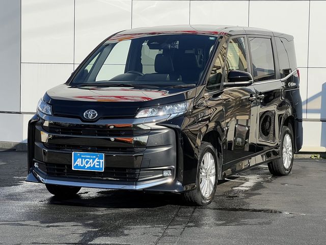 TOYOTA NOAH 4WD 2022