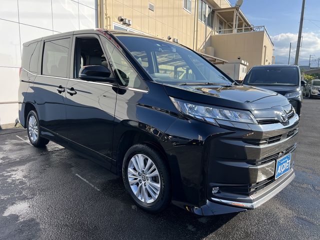 TOYOTA NOAH 4WD 2022