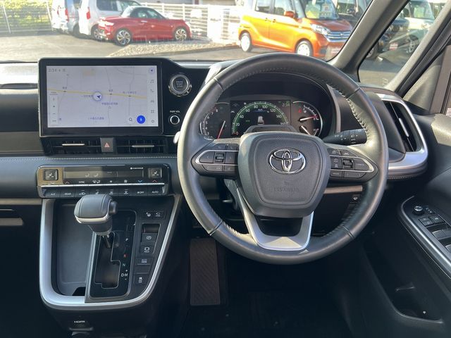 TOYOTA NOAH 4WD 2022