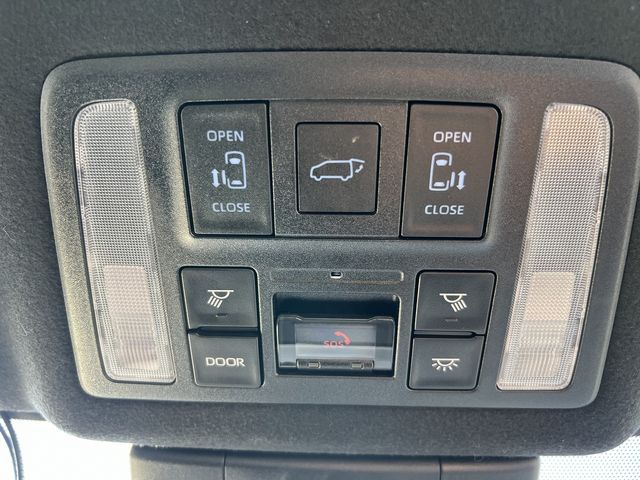 TOYOTA NOAH 4WD 2022