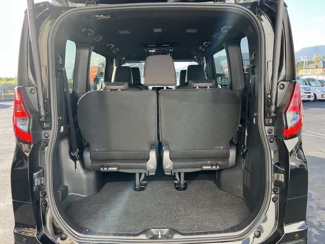 TOYOTA NOAH 4WD 2022