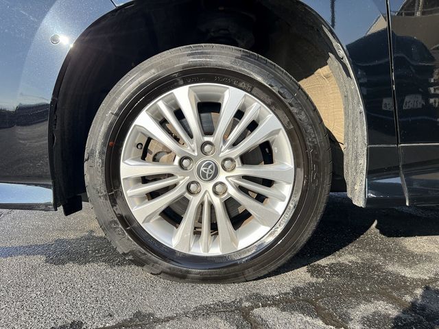 TOYOTA NOAH 4WD 2022