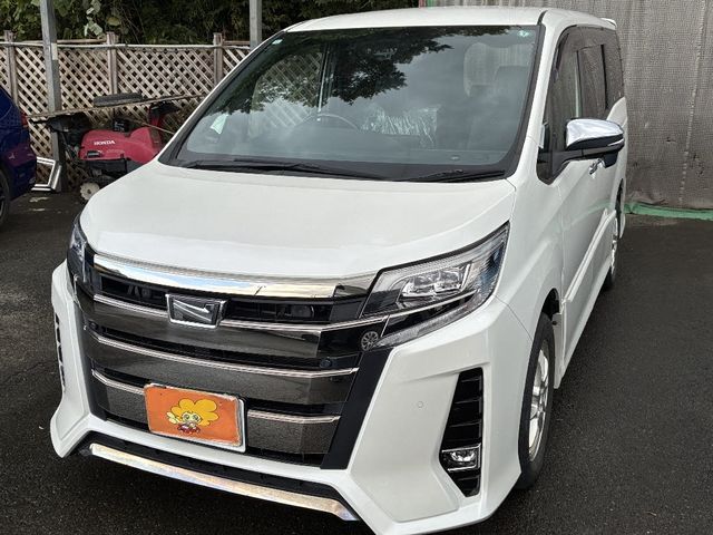 TOYOTA NOAH 4WD 2021