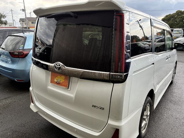 TOYOTA NOAH 4WD 2021