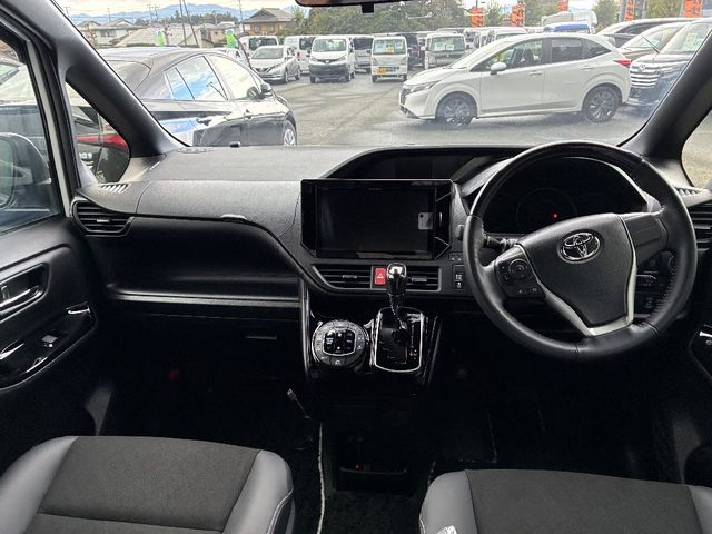 TOYOTA NOAH 4WD 2021