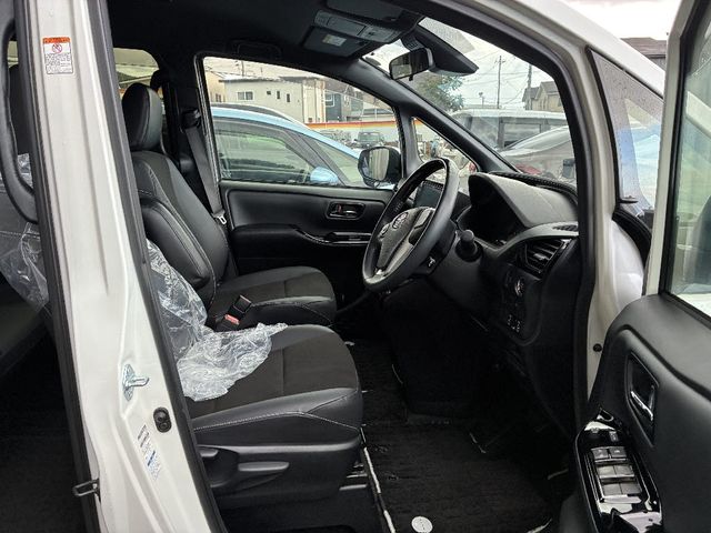 TOYOTA NOAH 4WD 2021