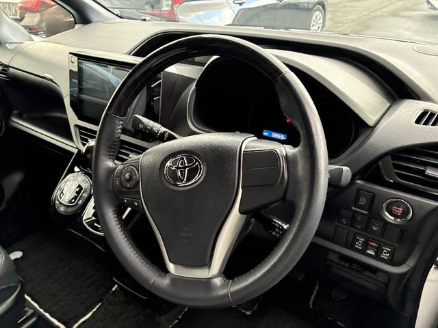 TOYOTA NOAH 4WD 2021