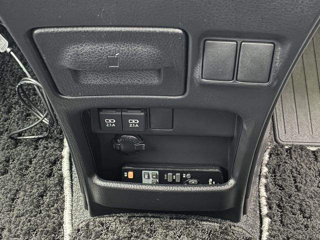 TOYOTA NOAH 4WD 2021