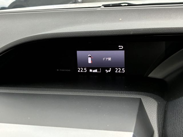 TOYOTA NOAH 4WD 2021