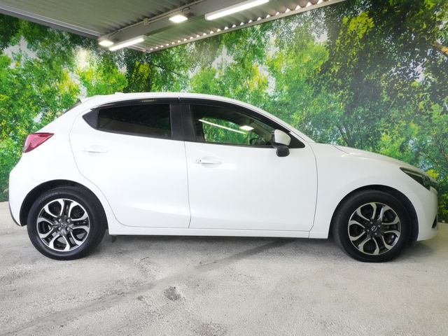 MAZDA DEMIO 2016