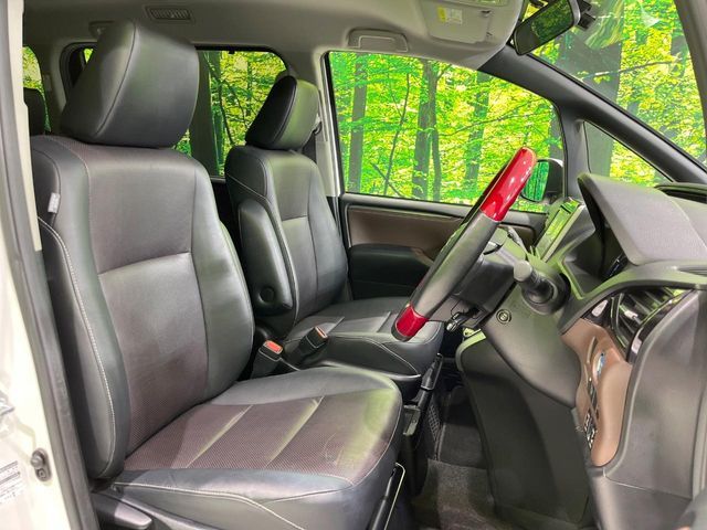 TOYOTA ESQUIRE HYBRID 2015