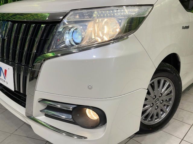 TOYOTA ESQUIRE HYBRID 2015