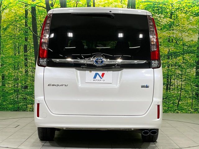 TOYOTA ESQUIRE HYBRID 2015