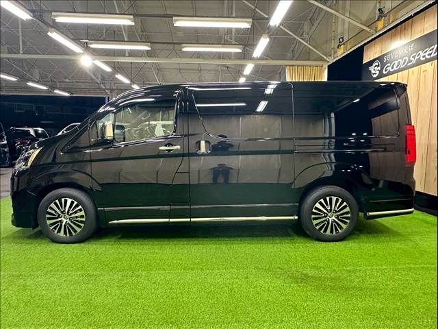 TOYOTA GRANACE 2022