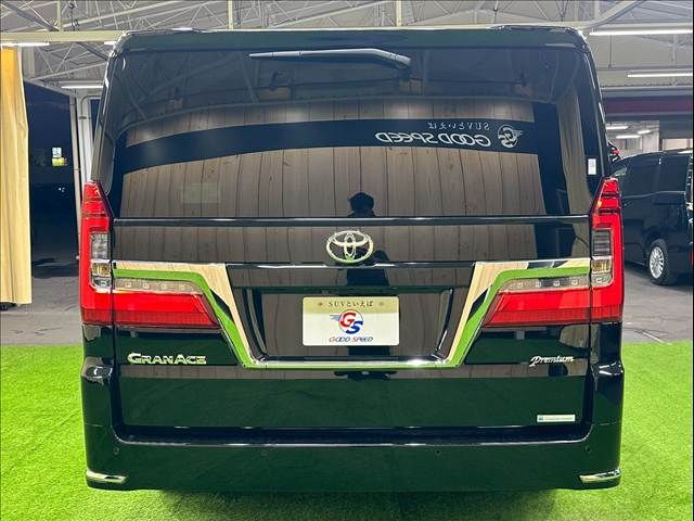 TOYOTA GRANACE 2022