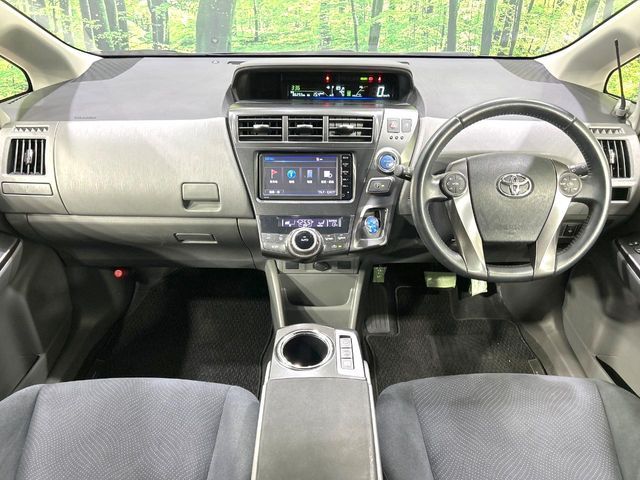 TOYOTA PRIUS Alpha 2014