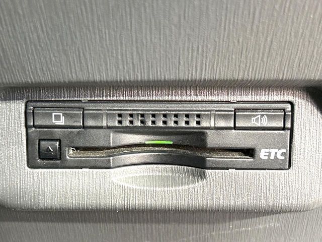 TOYOTA PRIUS Alpha 2014