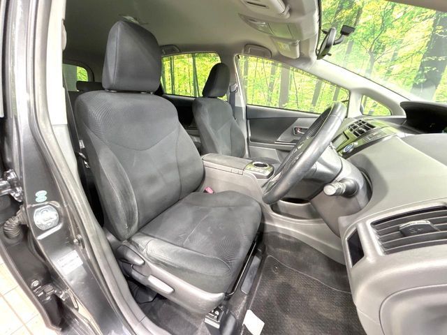 TOYOTA PRIUS Alpha 2014