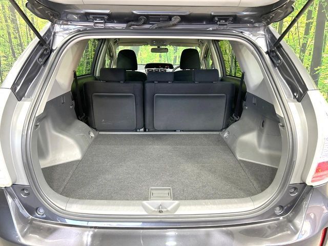 TOYOTA PRIUS Alpha 2014