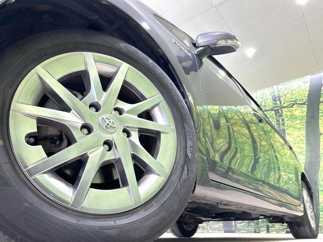 TOYOTA PRIUS Alpha 2014