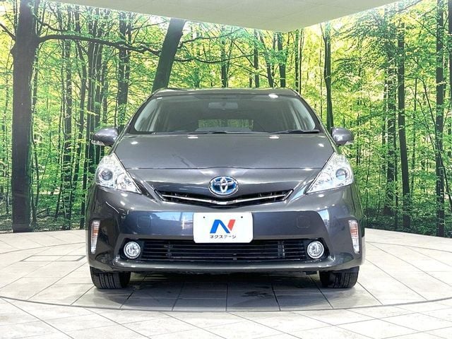 TOYOTA PRIUS Alpha 2014