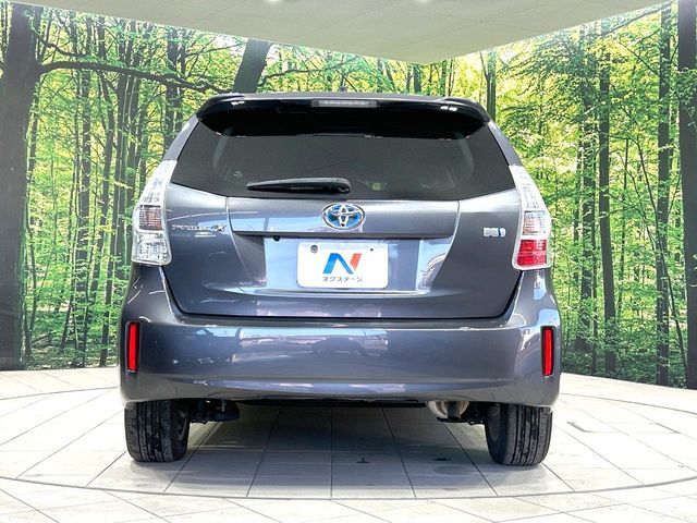 TOYOTA PRIUS Alpha 2014