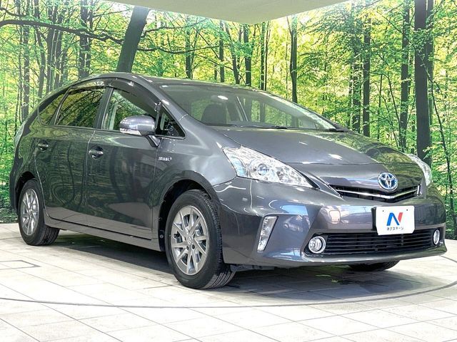 TOYOTA PRIUS Alpha 2014