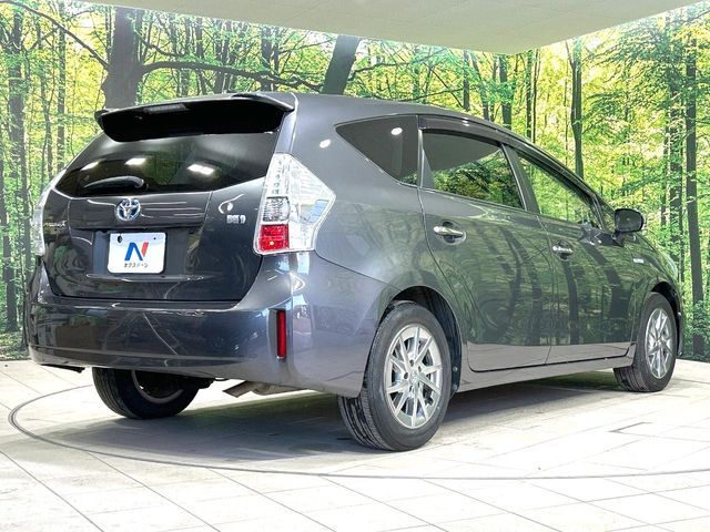 TOYOTA PRIUS Alpha 2014