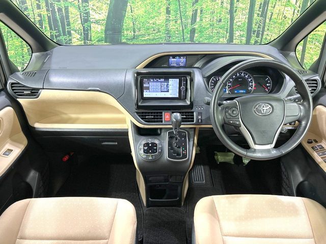 TOYOTA NOAH 2014