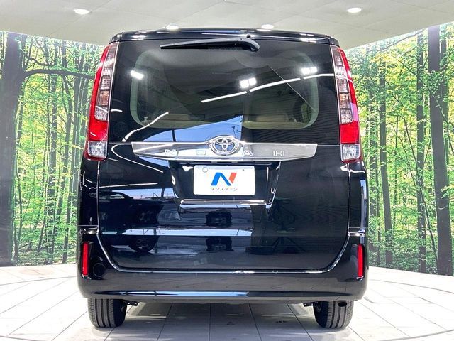 TOYOTA NOAH 2014