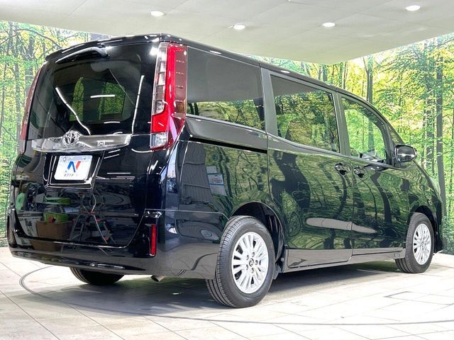 TOYOTA NOAH 2014