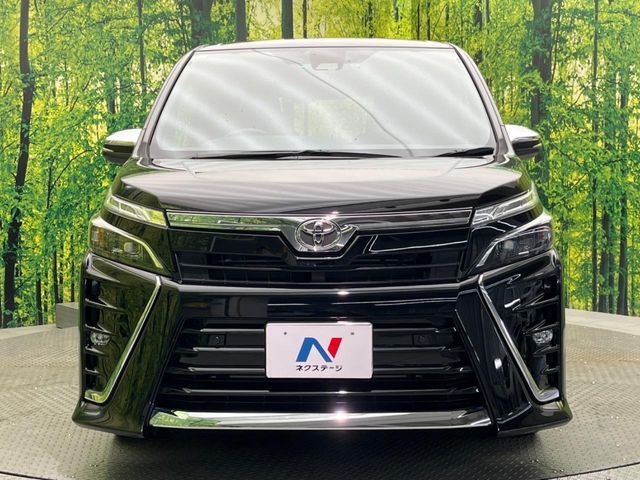 TOYOTA VOXY 2021