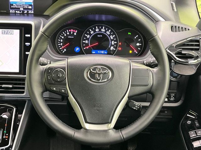 TOYOTA VOXY 2021