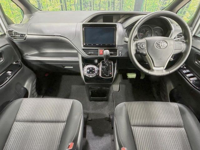 TOYOTA VOXY 2020