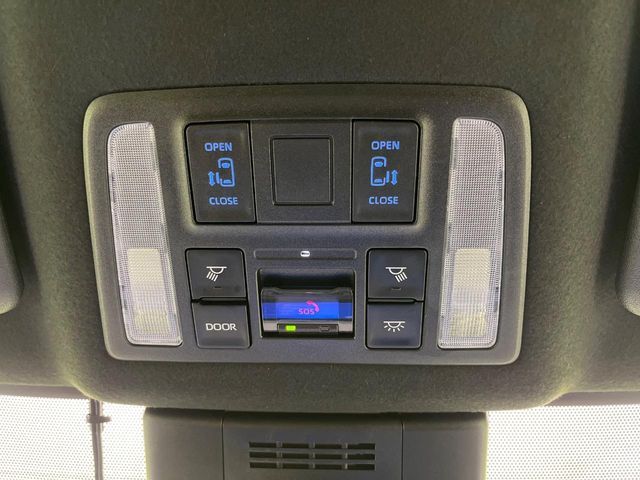 TOYOTA NOAH HYBRID 2022